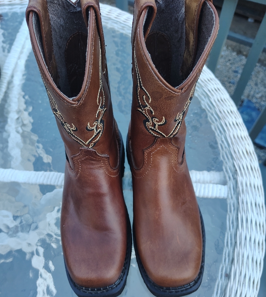 Women's Justin Boots size 6.5B.